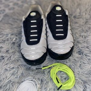 Nike Air Max Plus 'Black Volt' . 7y, 7 womans, 5 mens.
